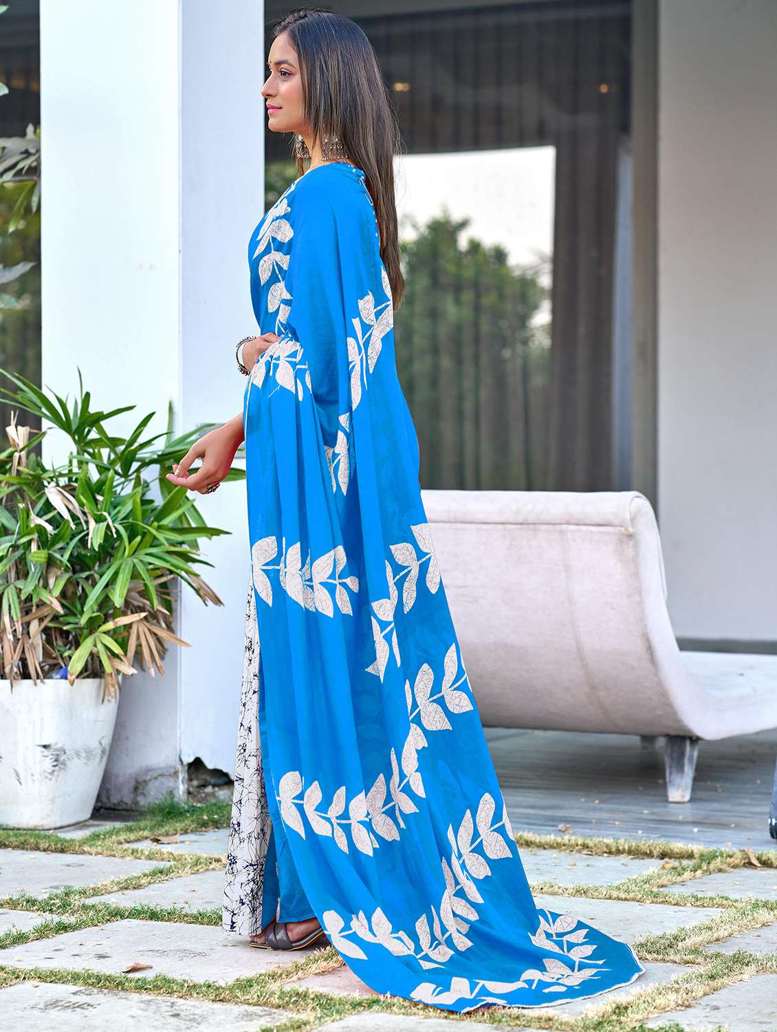 women printed casual wear saree with blouse - 22328710 -  Standard Image - 3