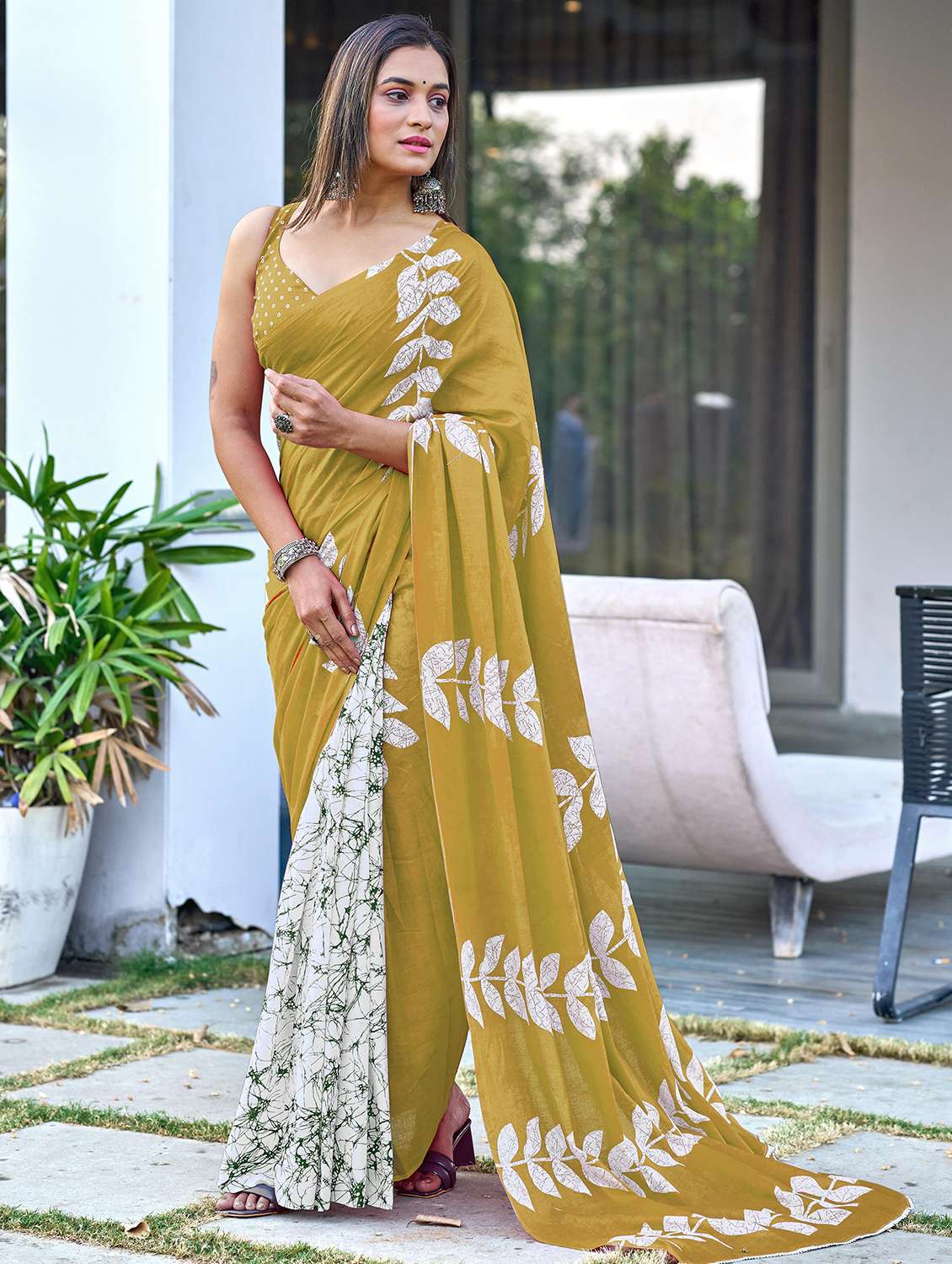 women printed casual wear saree with blouse