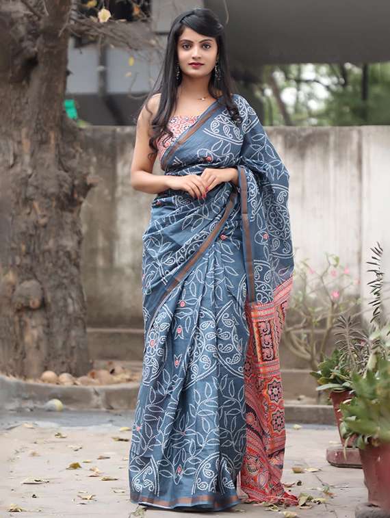 women printed casual wear saree with blouse