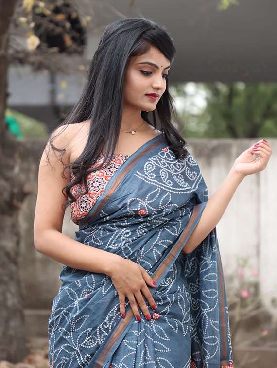 women printed casual wear saree with blouse - 22328726 -  Standard Image - 3