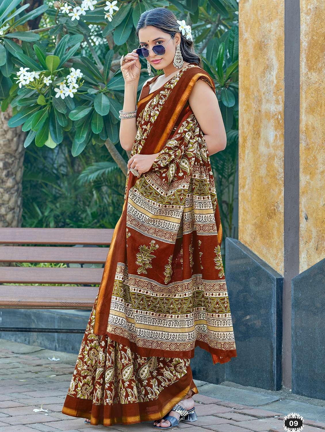 women printed casual wear saree with blouse