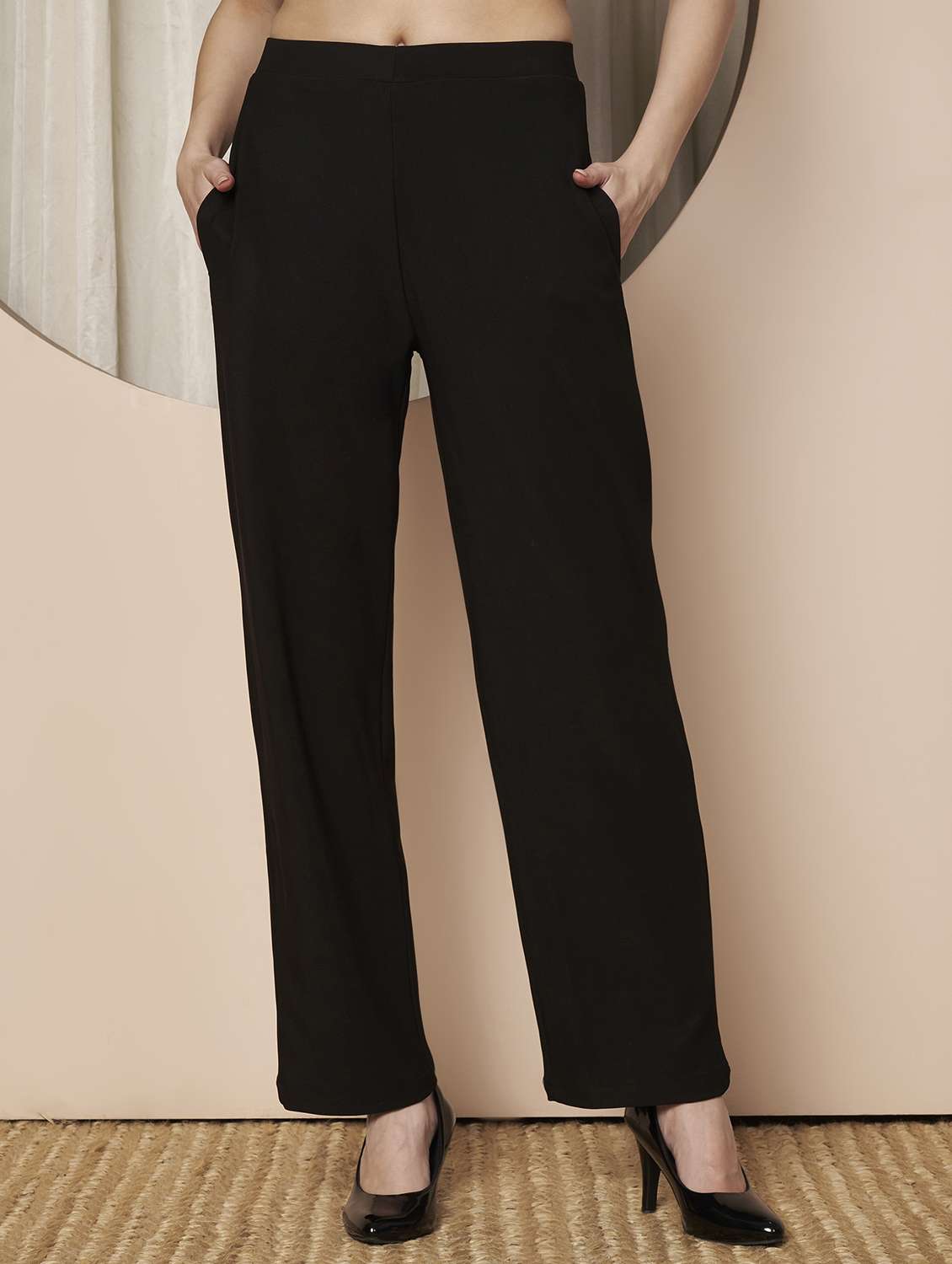 women solid mid rise straight trouser
