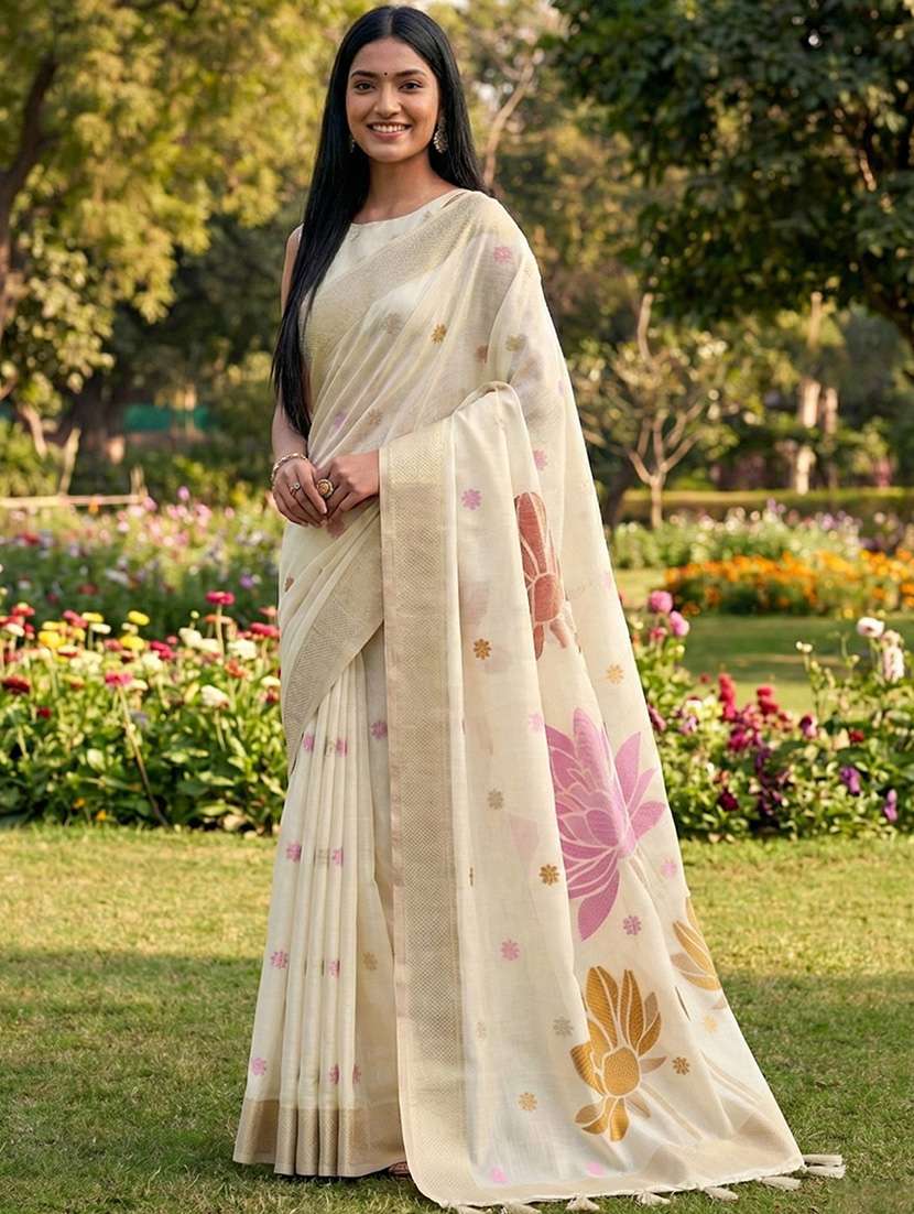 women self design handloom saree with blouse