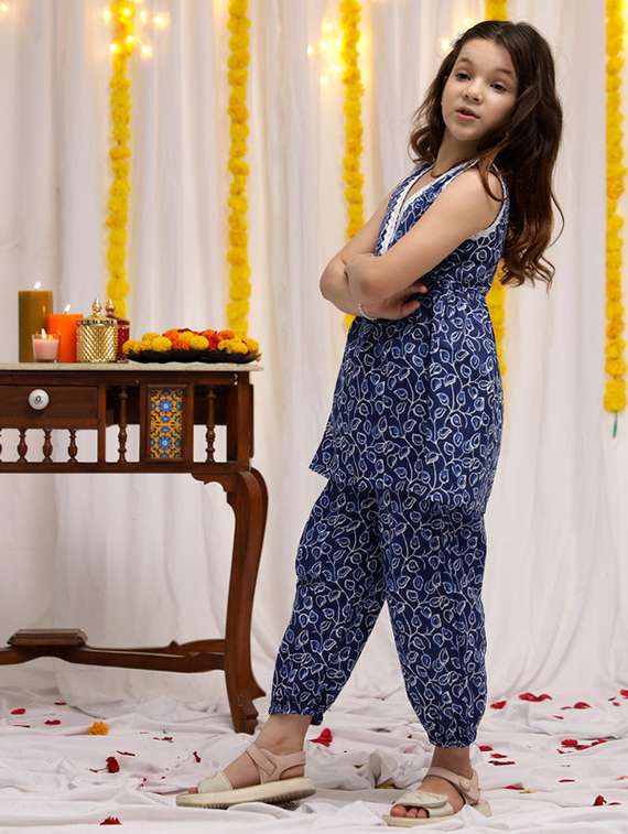 girls printed sleeveless kurta & salwar set - 22329521 -  Standard Image - 3