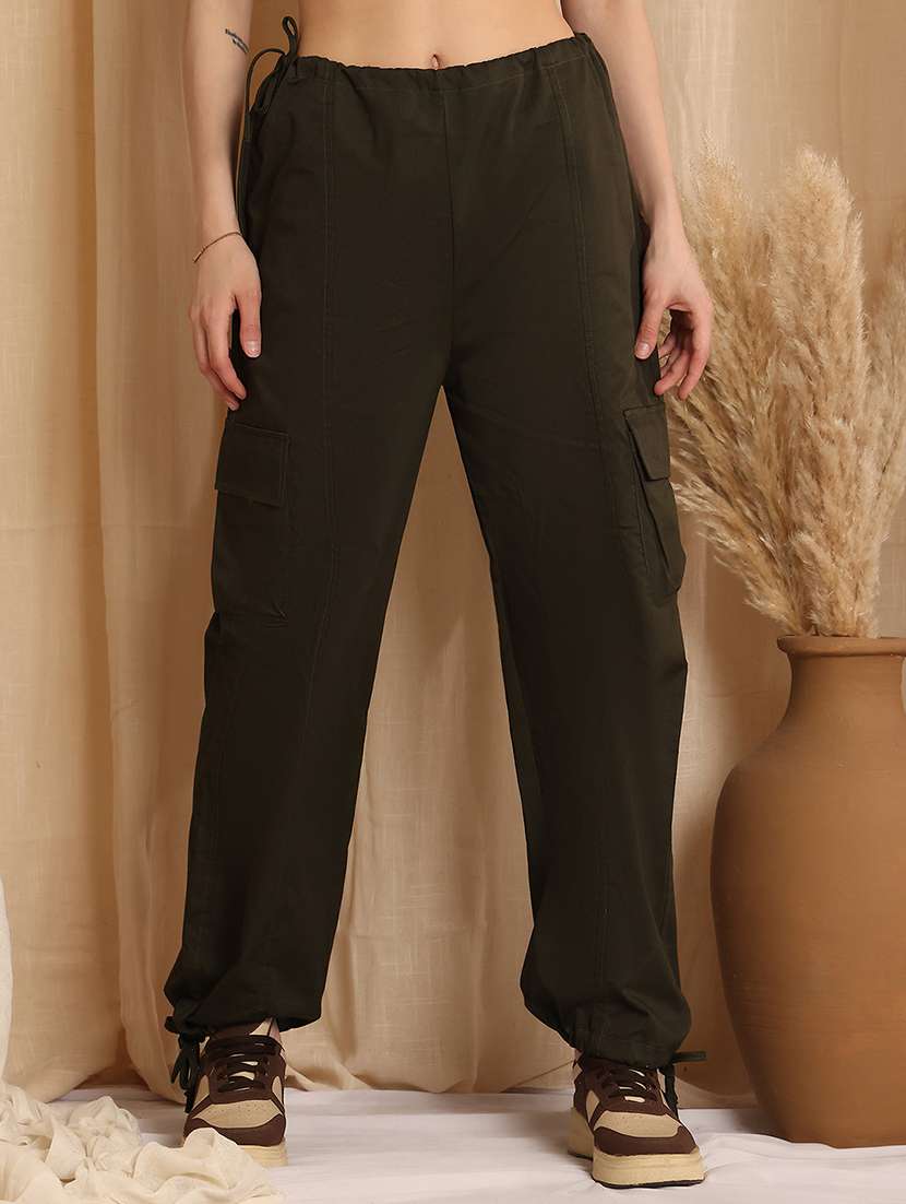 women solid mid rise cargo