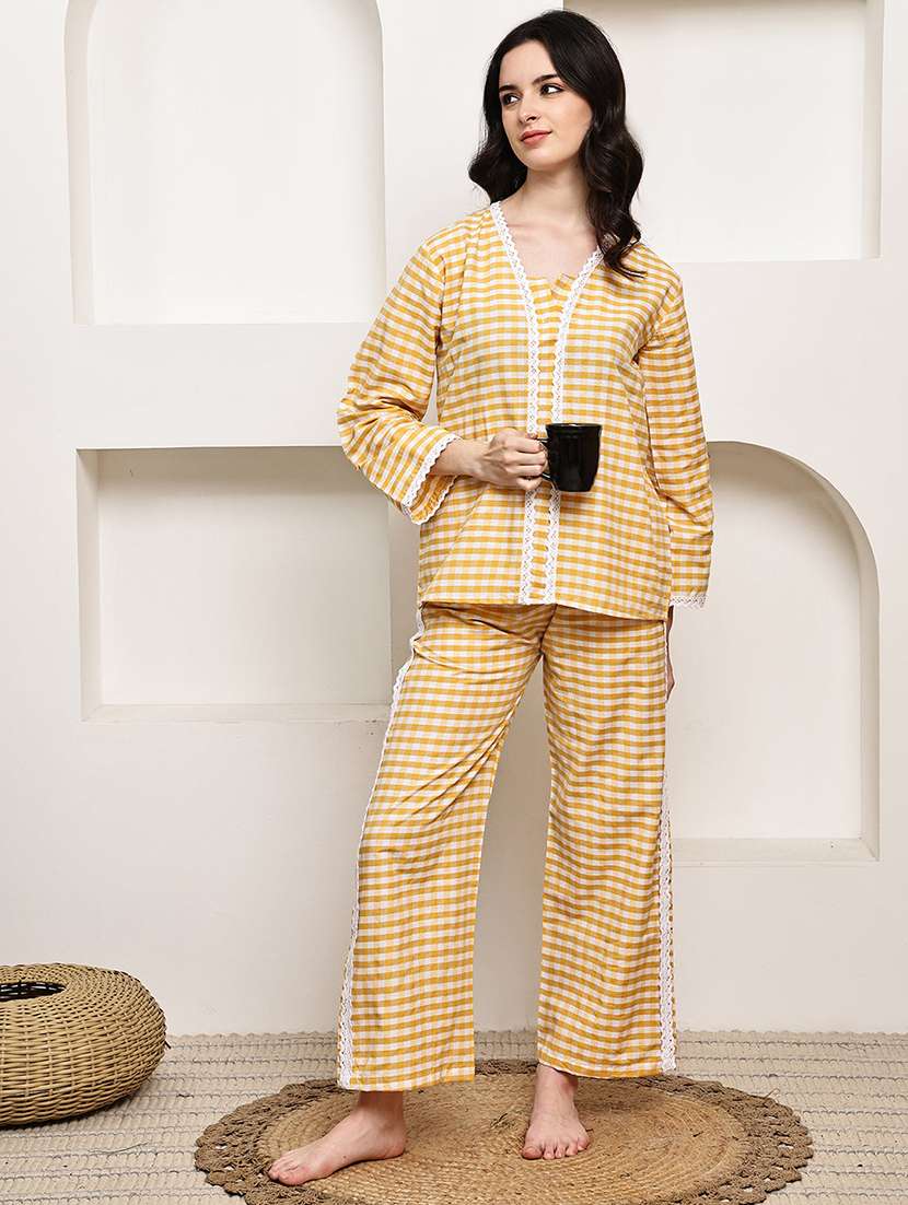 women checkered nightwear pyjama set