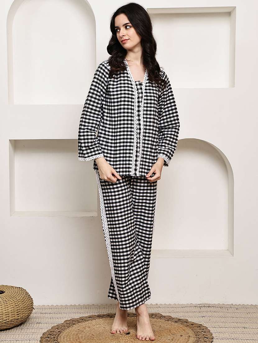 women checkered nightwear pyjama set
