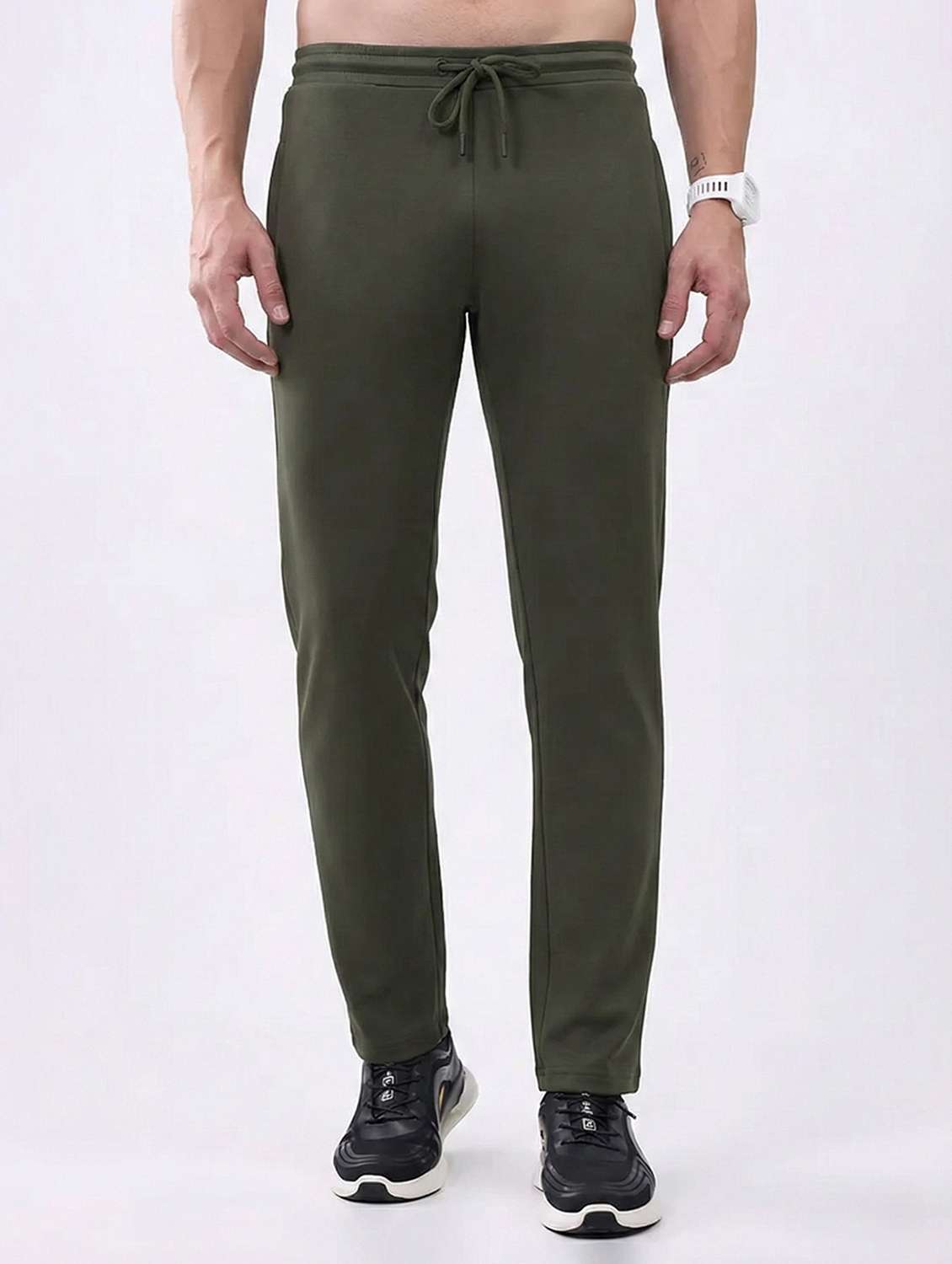 men solid miid rise full length track pant