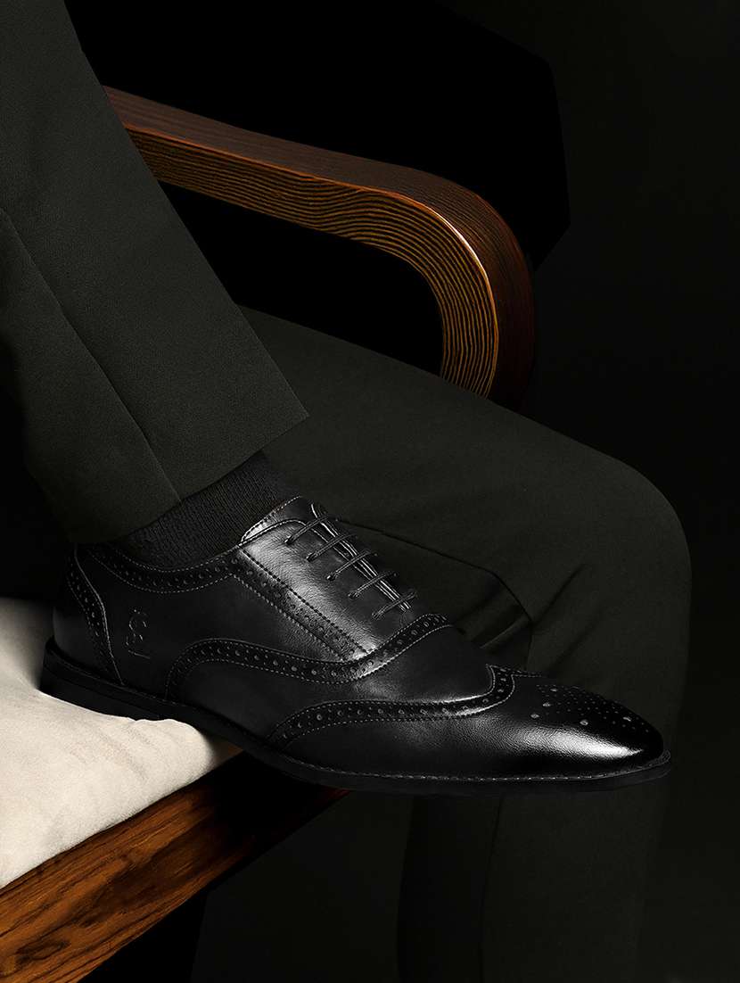 men black lace-up brouge