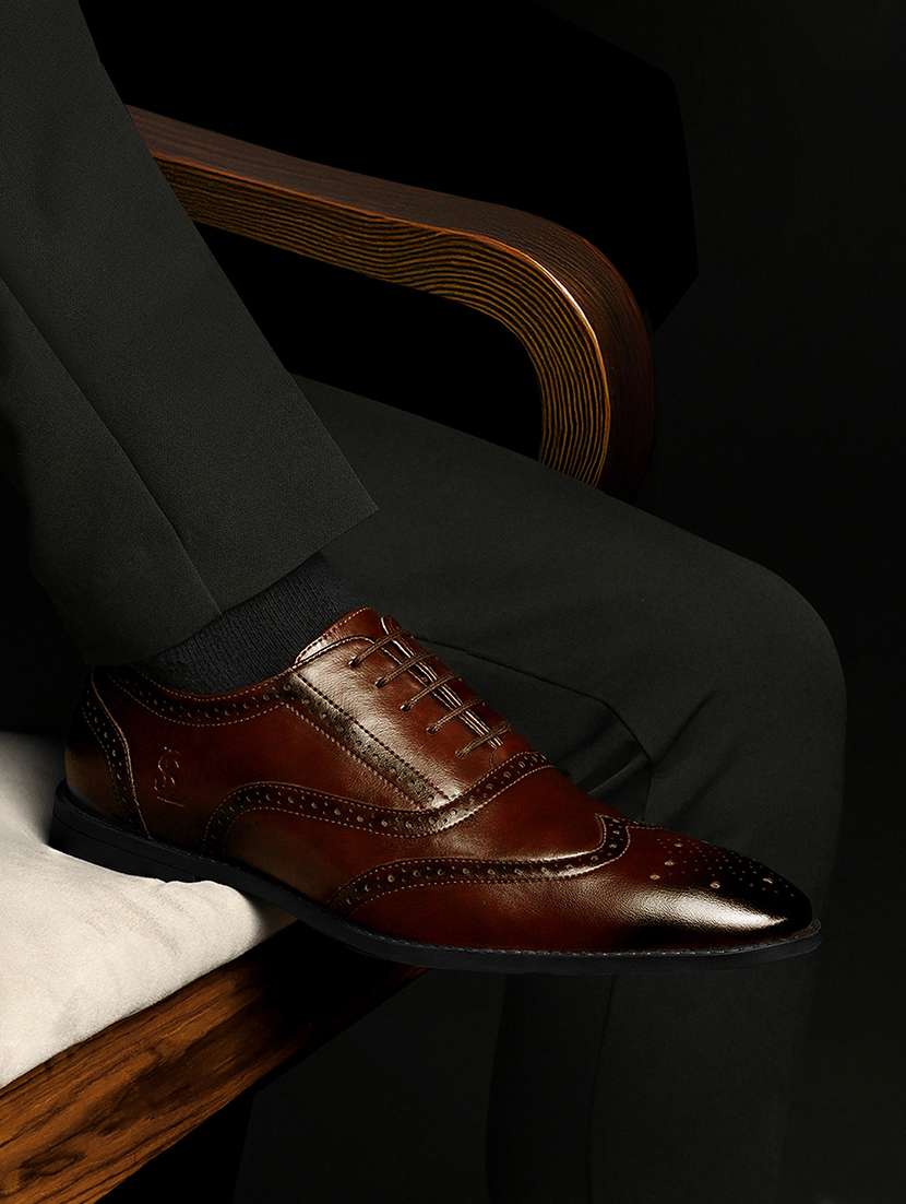 men tan lace-up brouge