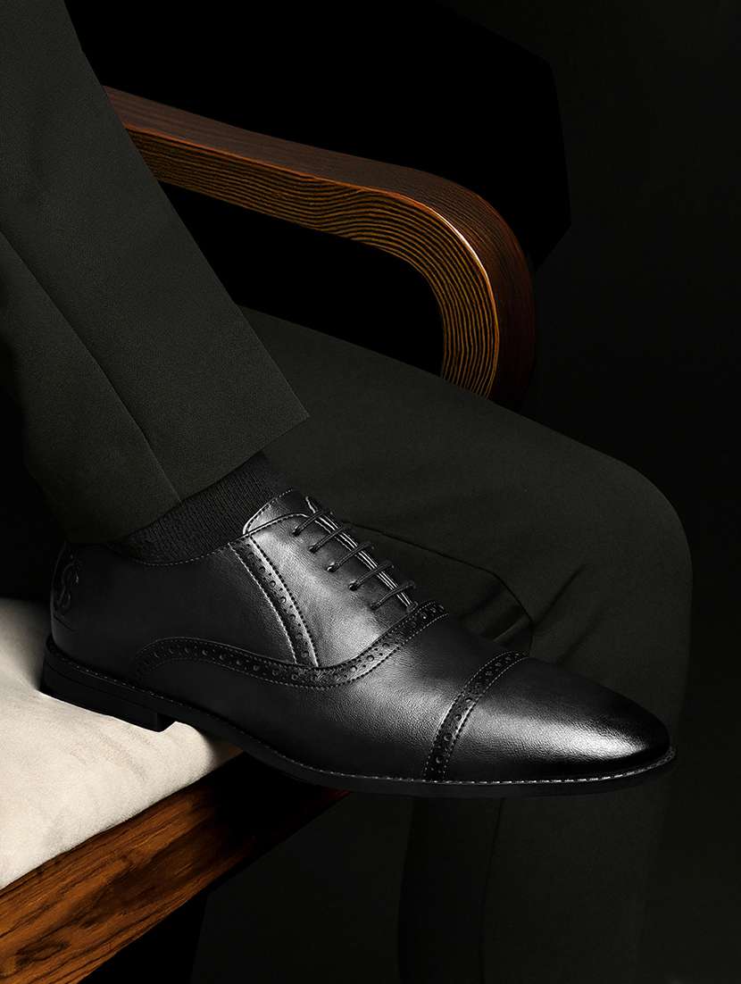 men black lace-up brouge