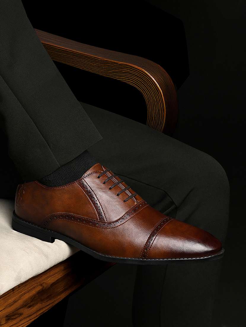 men tan lace-up brouge