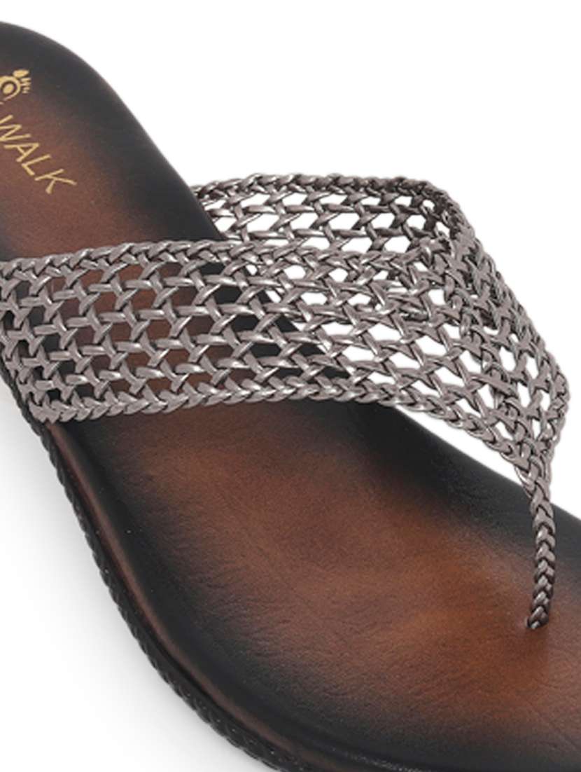 Women Solid Slip On Flat Sandal - 22331906 -  Standard Image - 5