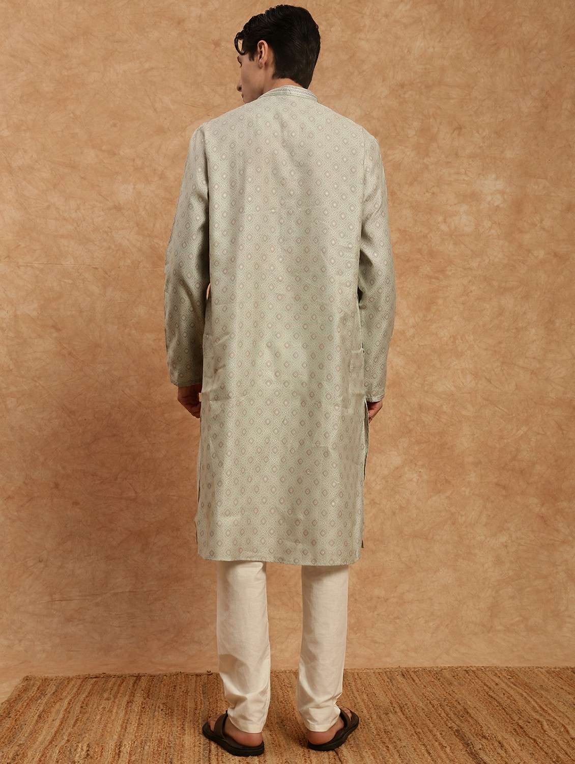 men self design mandarin neck long kurta - 22332078 -  Standard Image - 3
