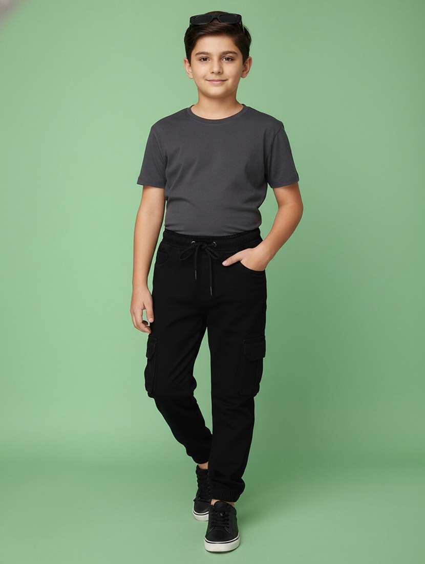 boys solid mid rise regular fit jogger
