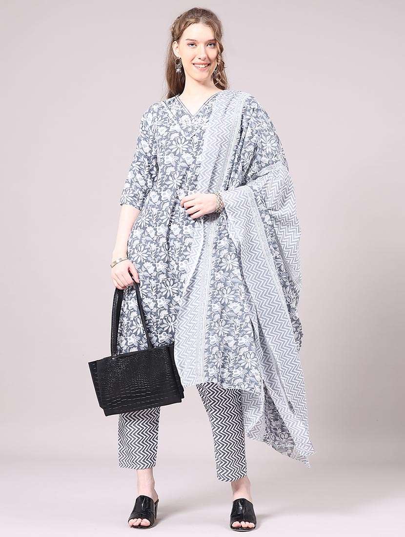 women floral three quarter sleeve kurta pant with dupatta set - 22336711 -  Standard Image - 3