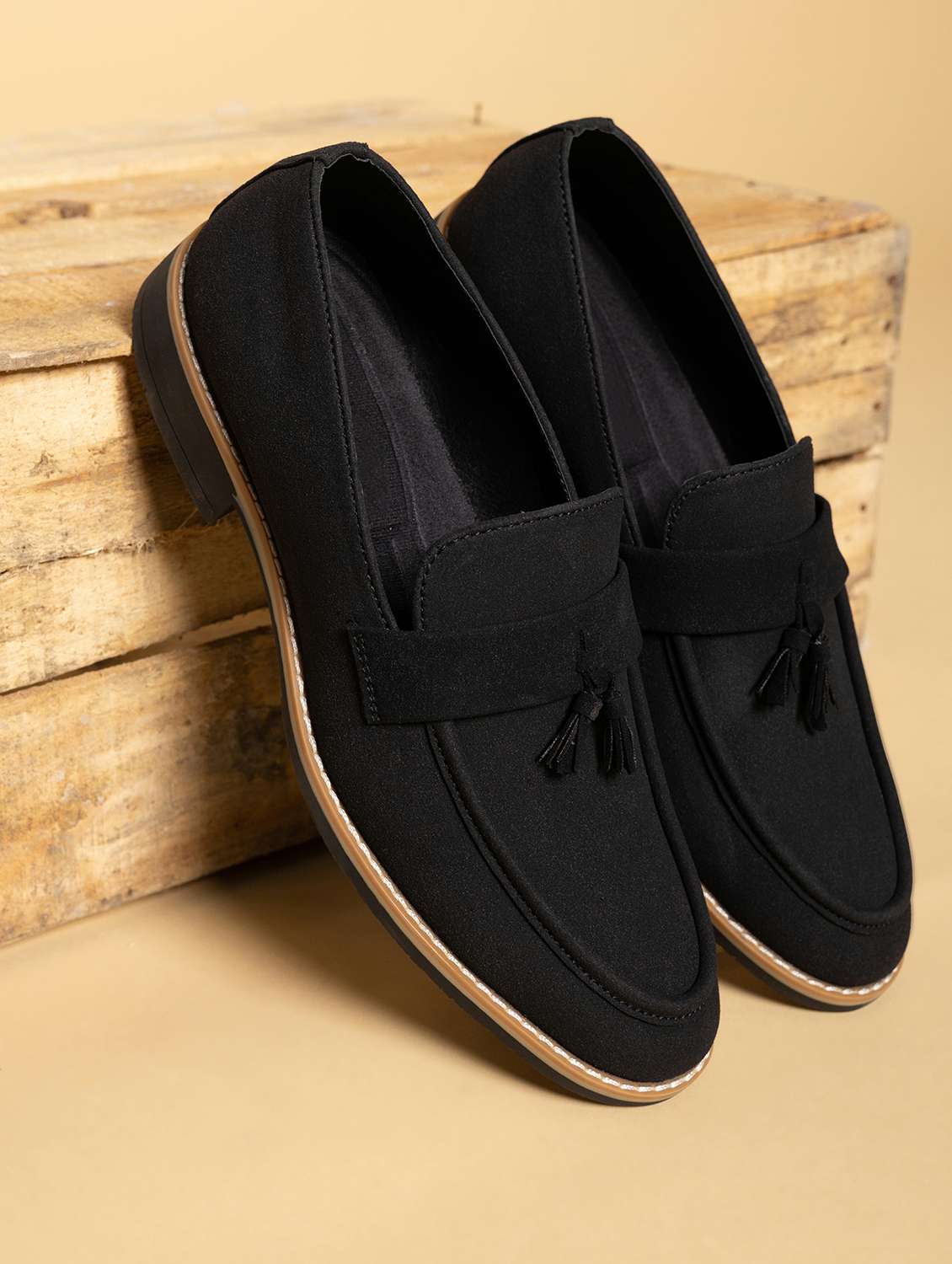men solid slip on loafer