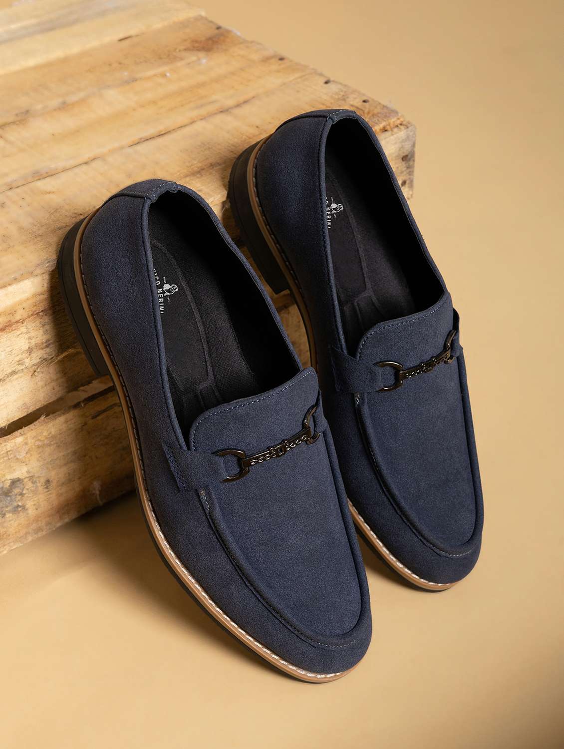men solid slip on loafer