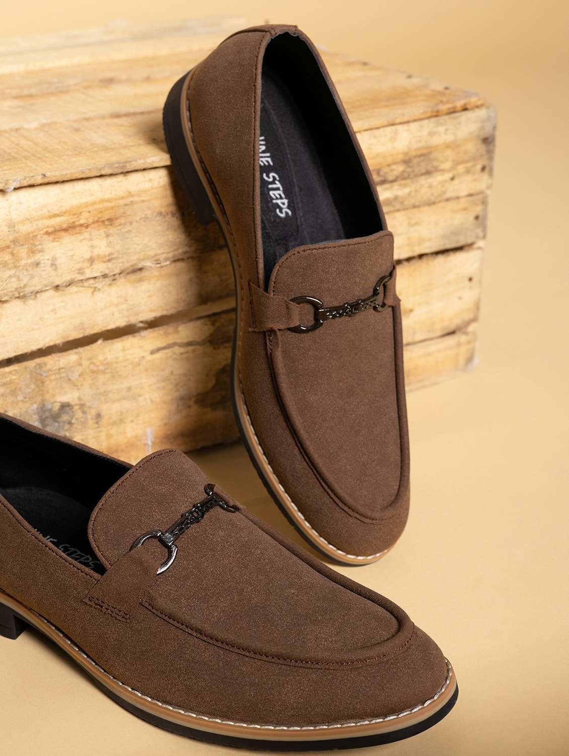 men solid slip on loafer