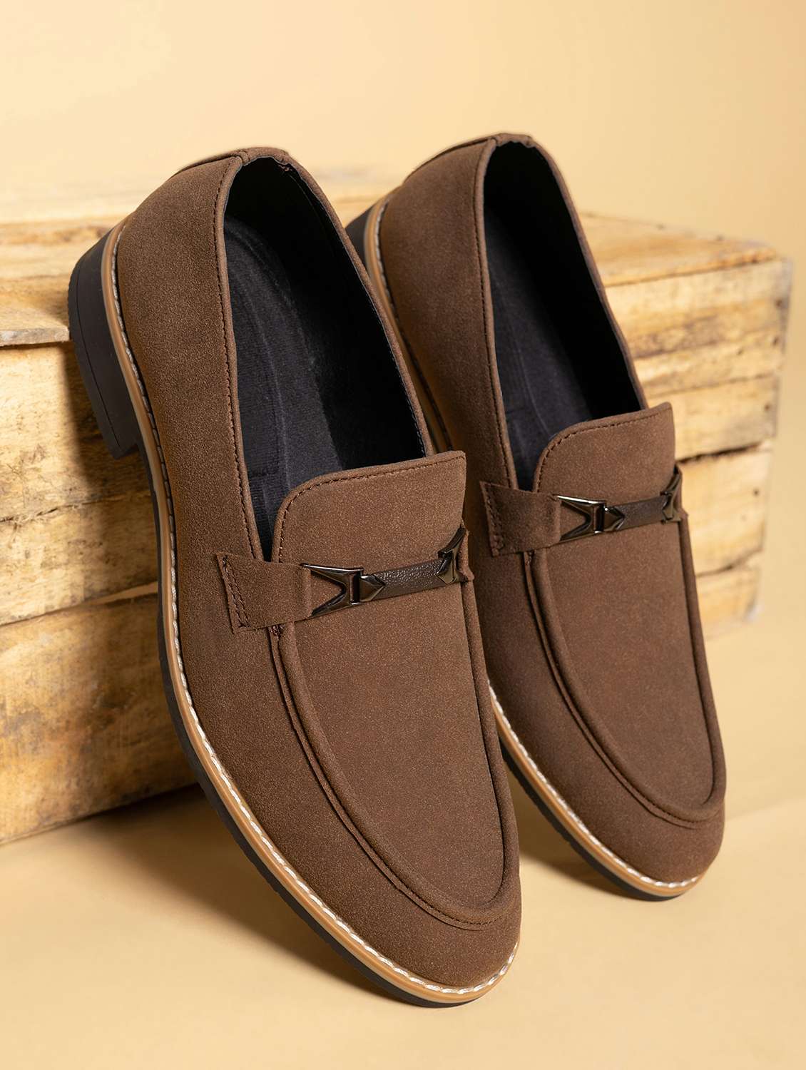 men solid slip on loafer