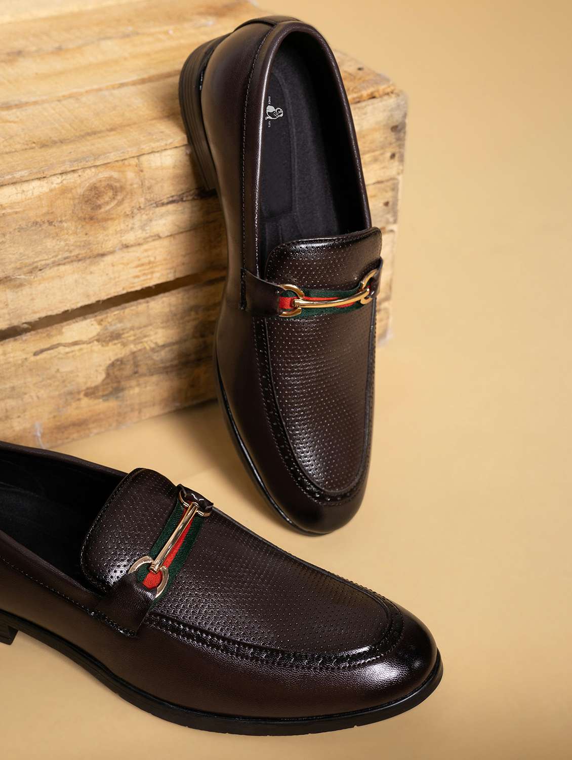 men solid slip on loafer