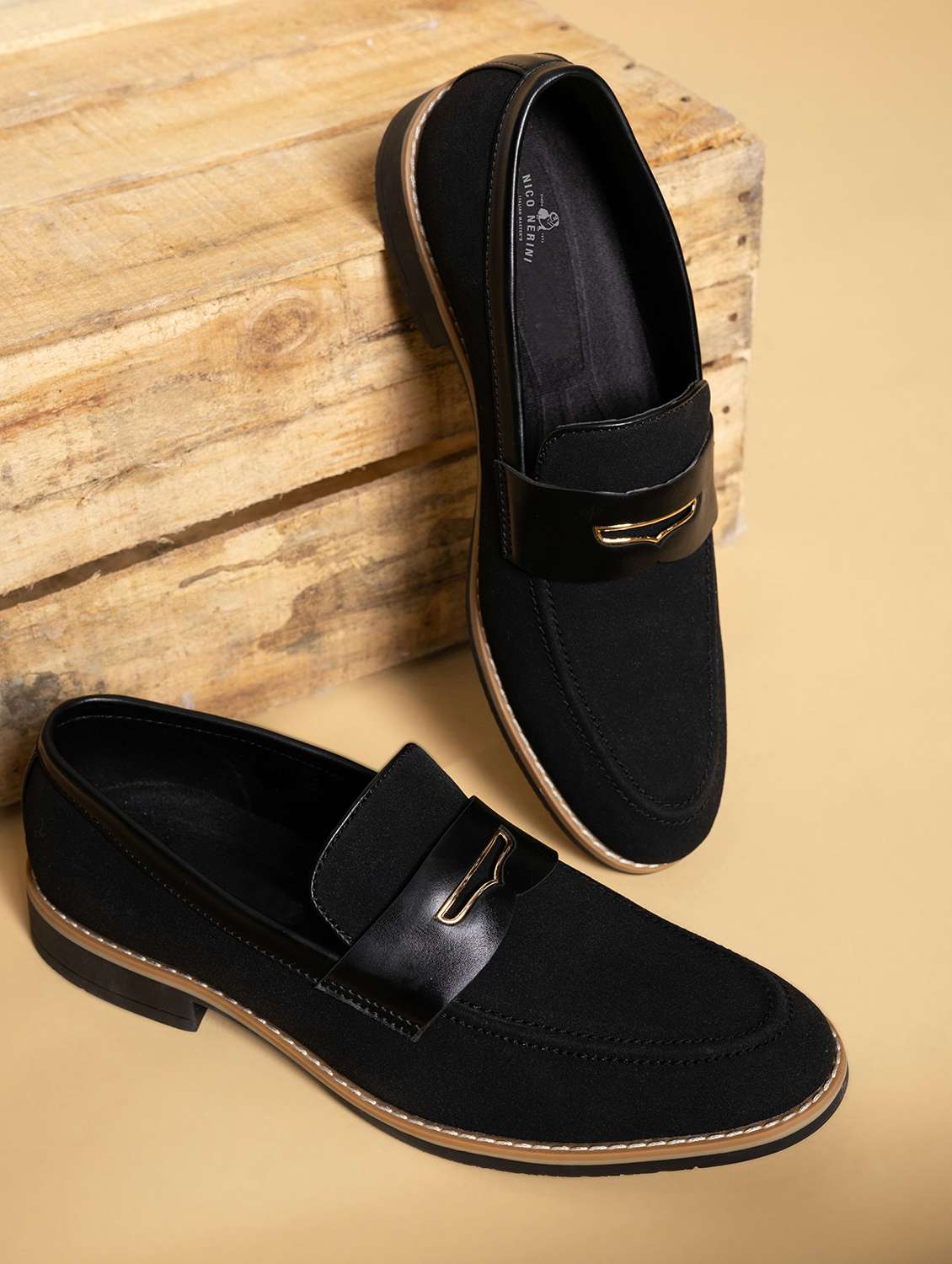 men solid slip on loafer