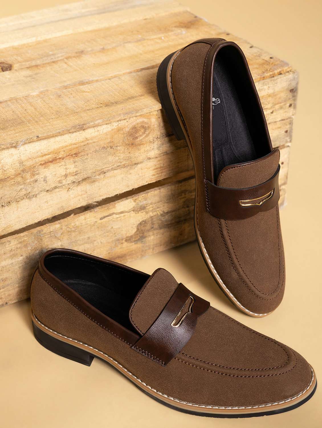 men solid slip on loafer