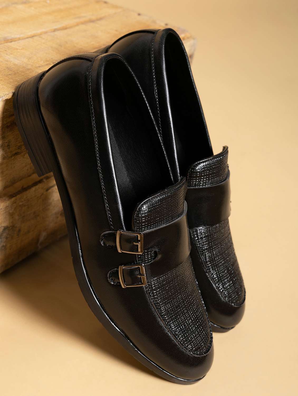 men textured slip on loafer