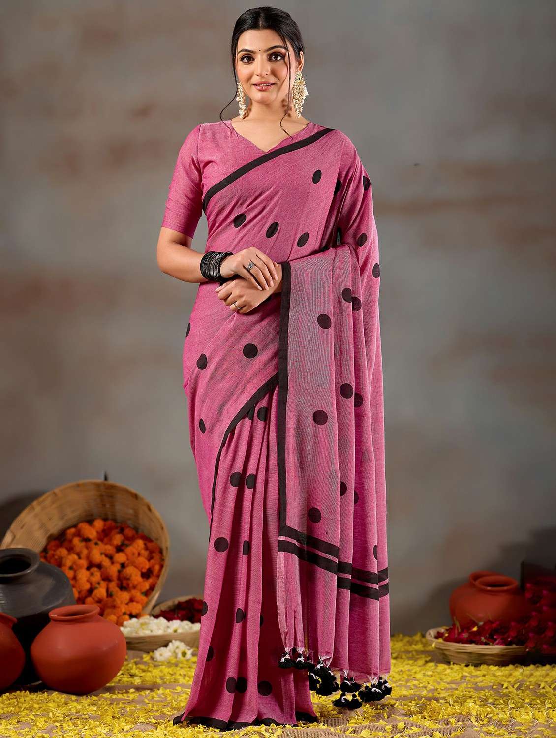 women polka dot handloom saree with blouse