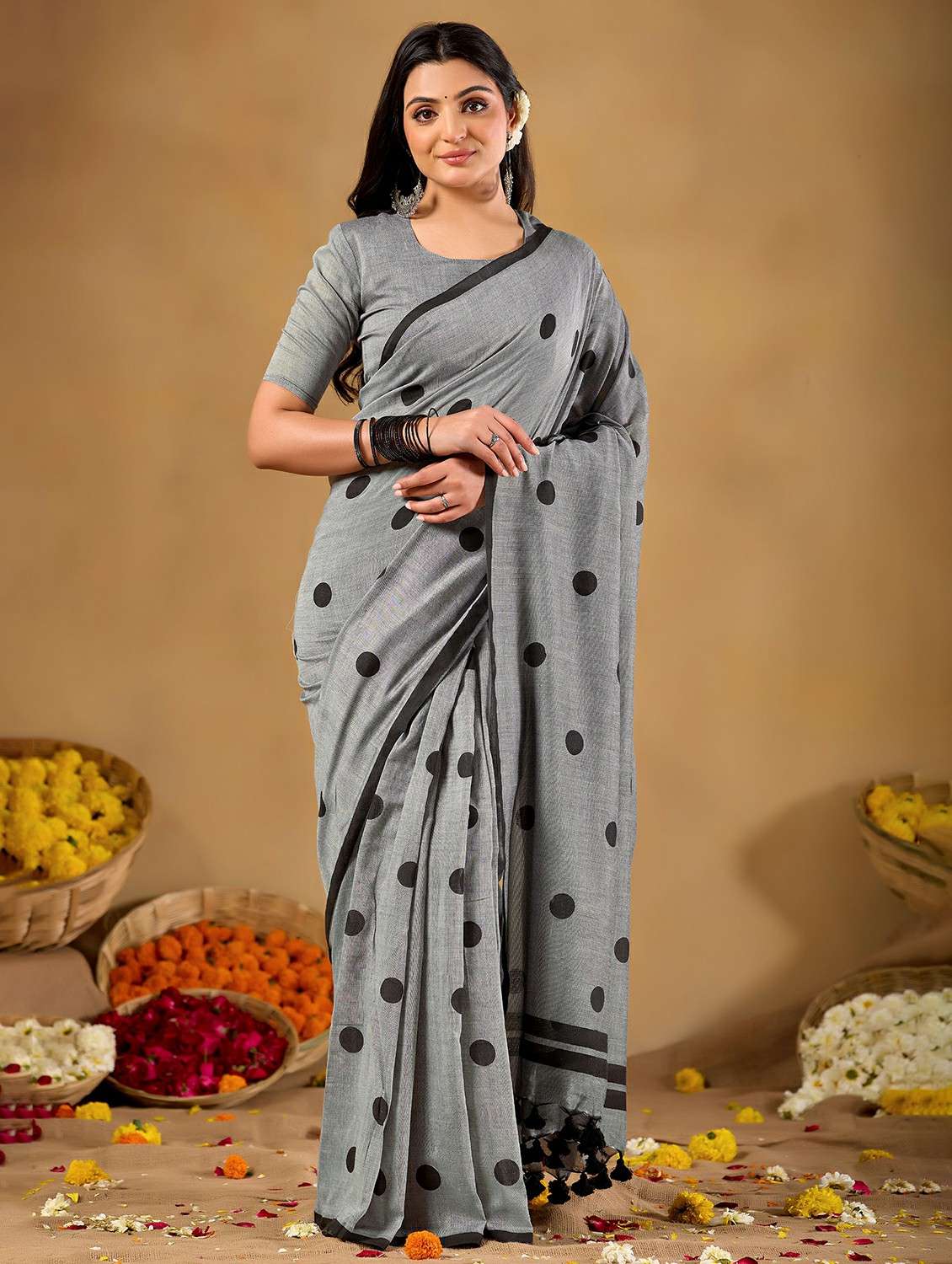 women polka dot handloom saree with blouse