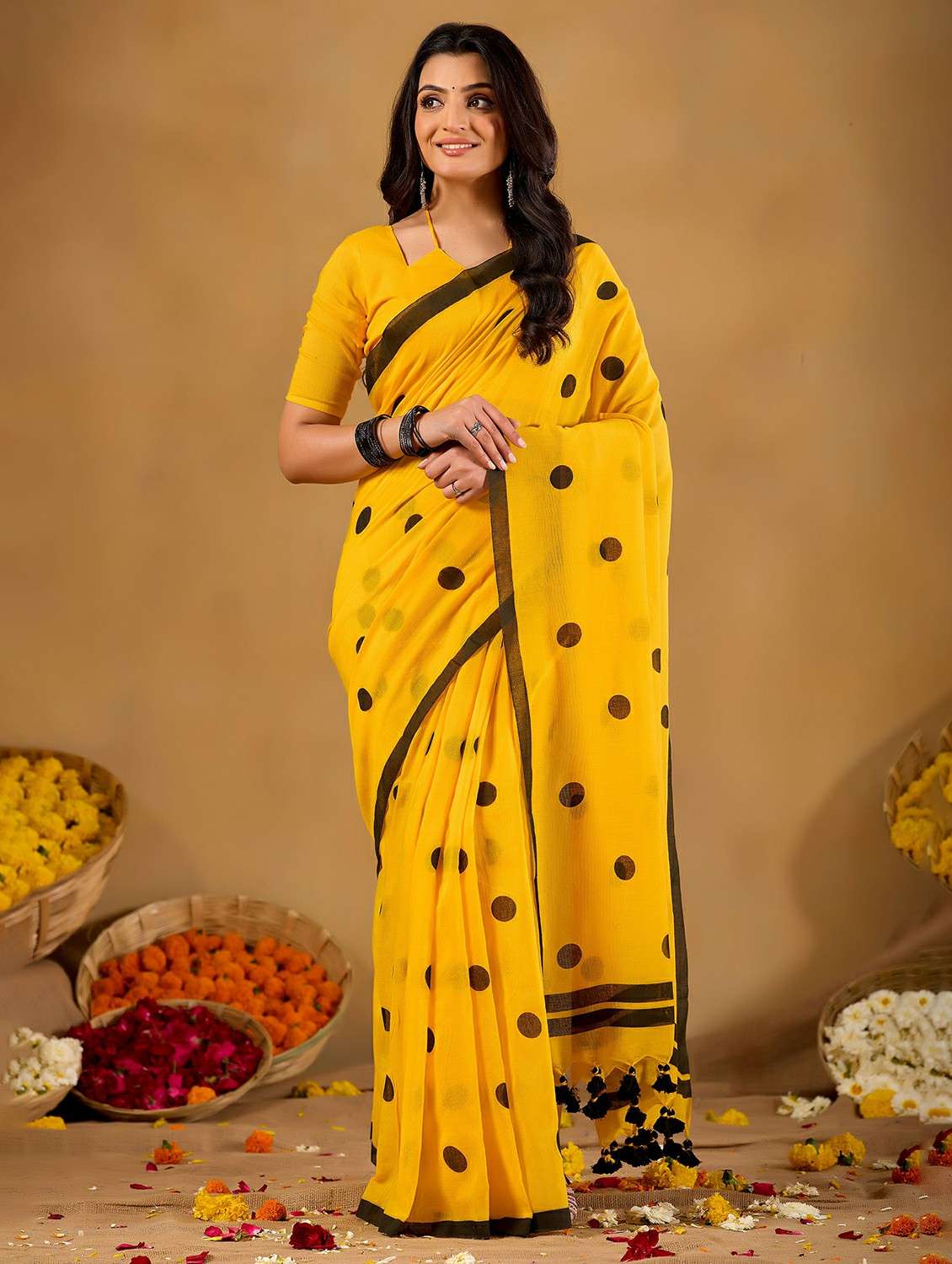 women polka dot handloom saree with blouse