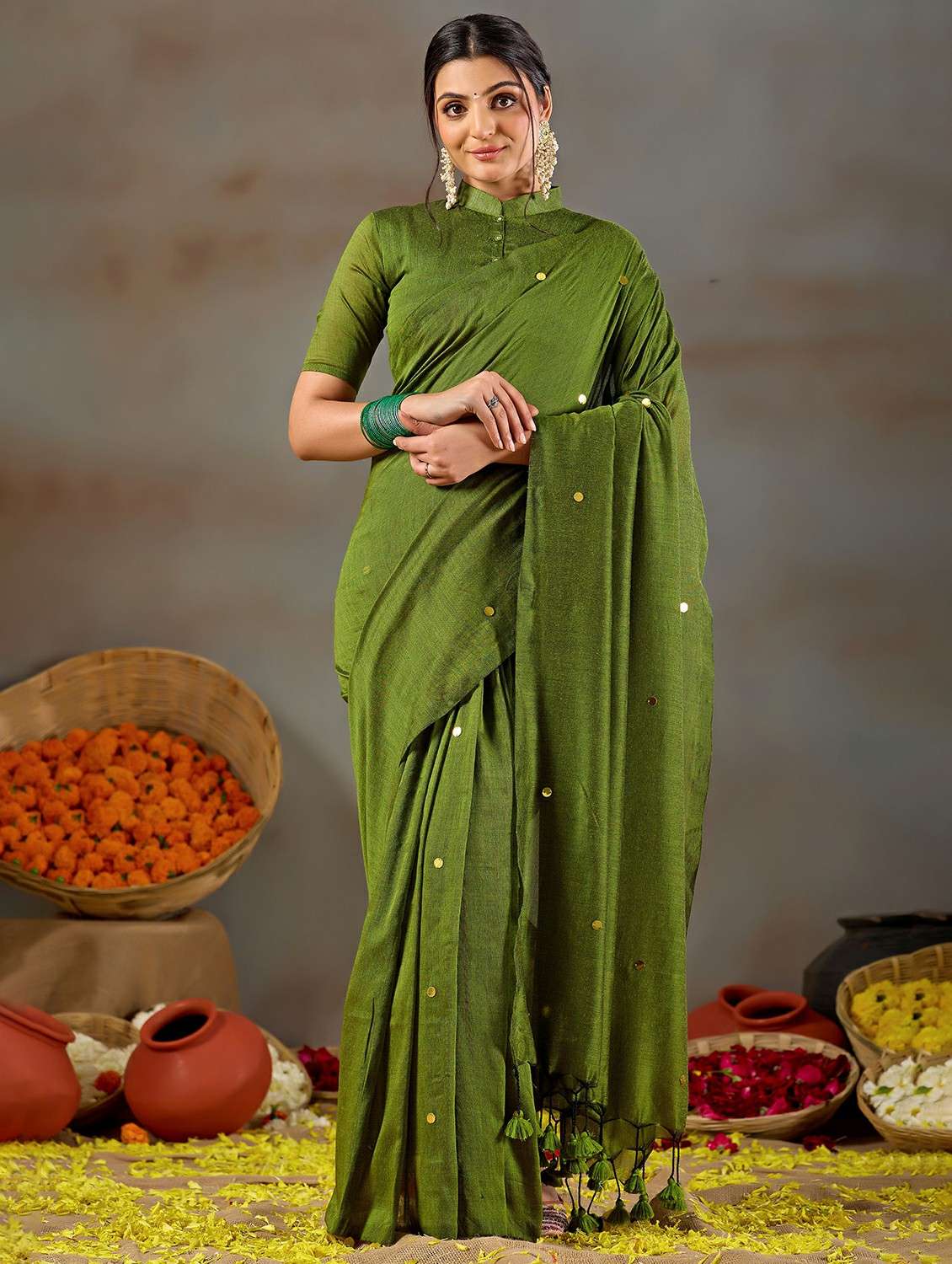 women solid with work handloom saree with blouse