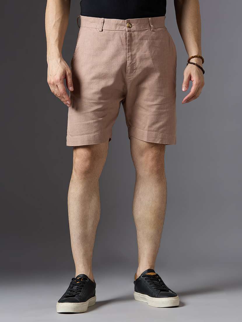 men solid mid rise regular fit shorts