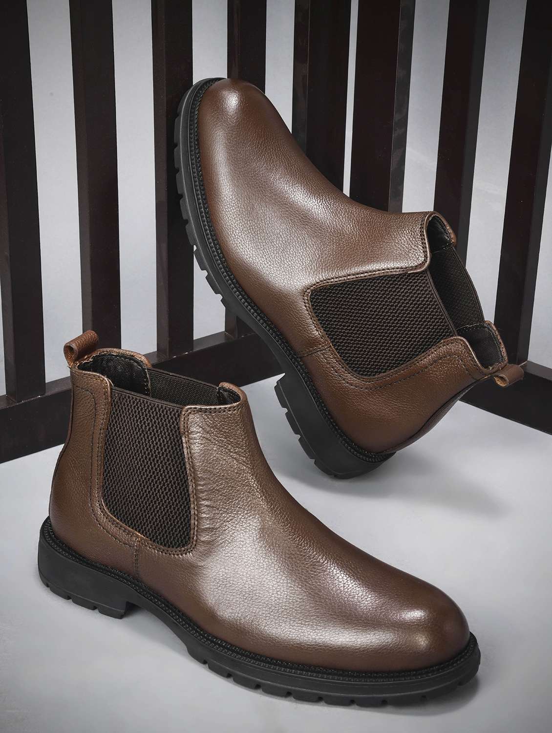 men solid slip on chelsea boot