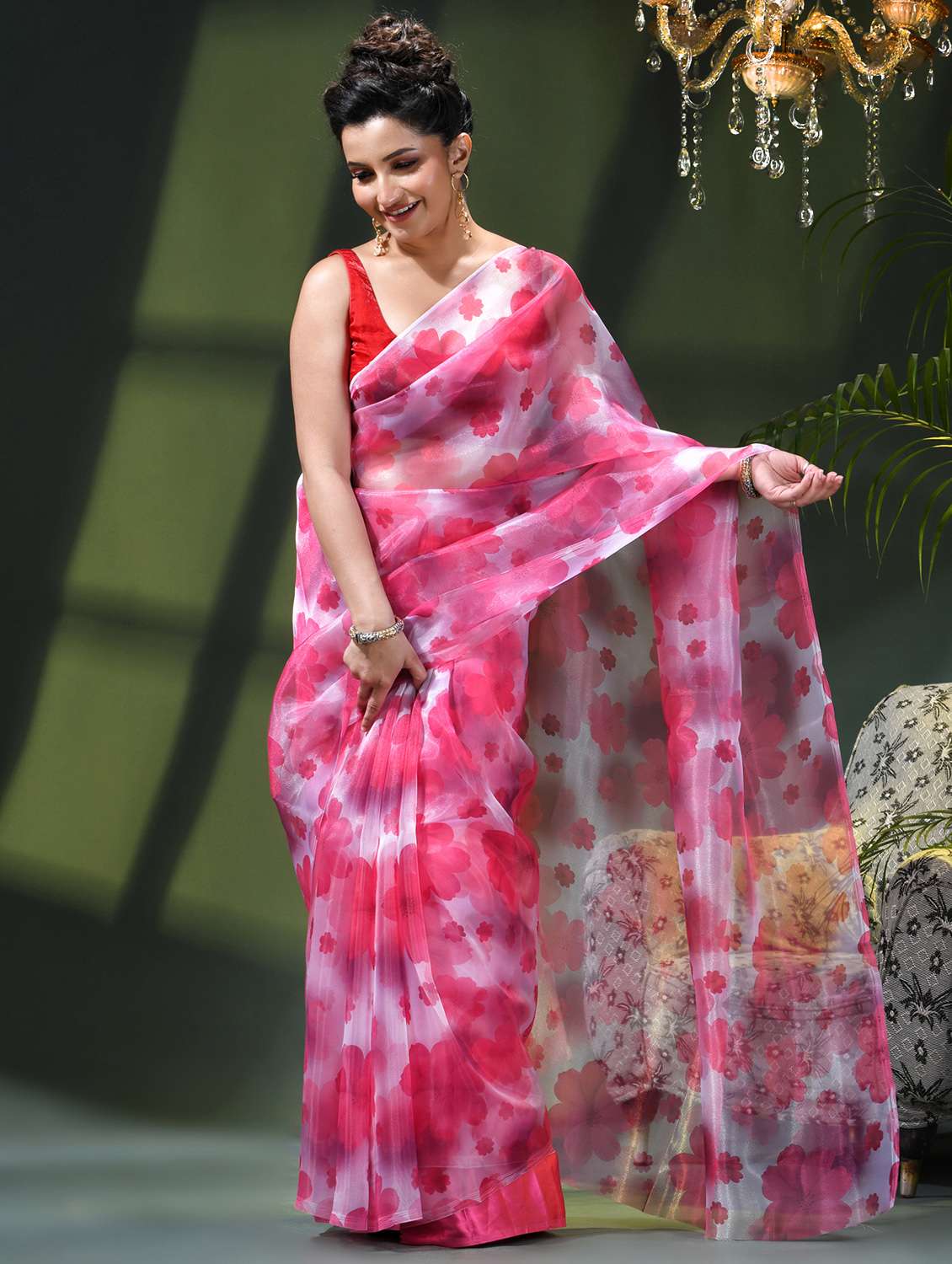 women floral printed saree