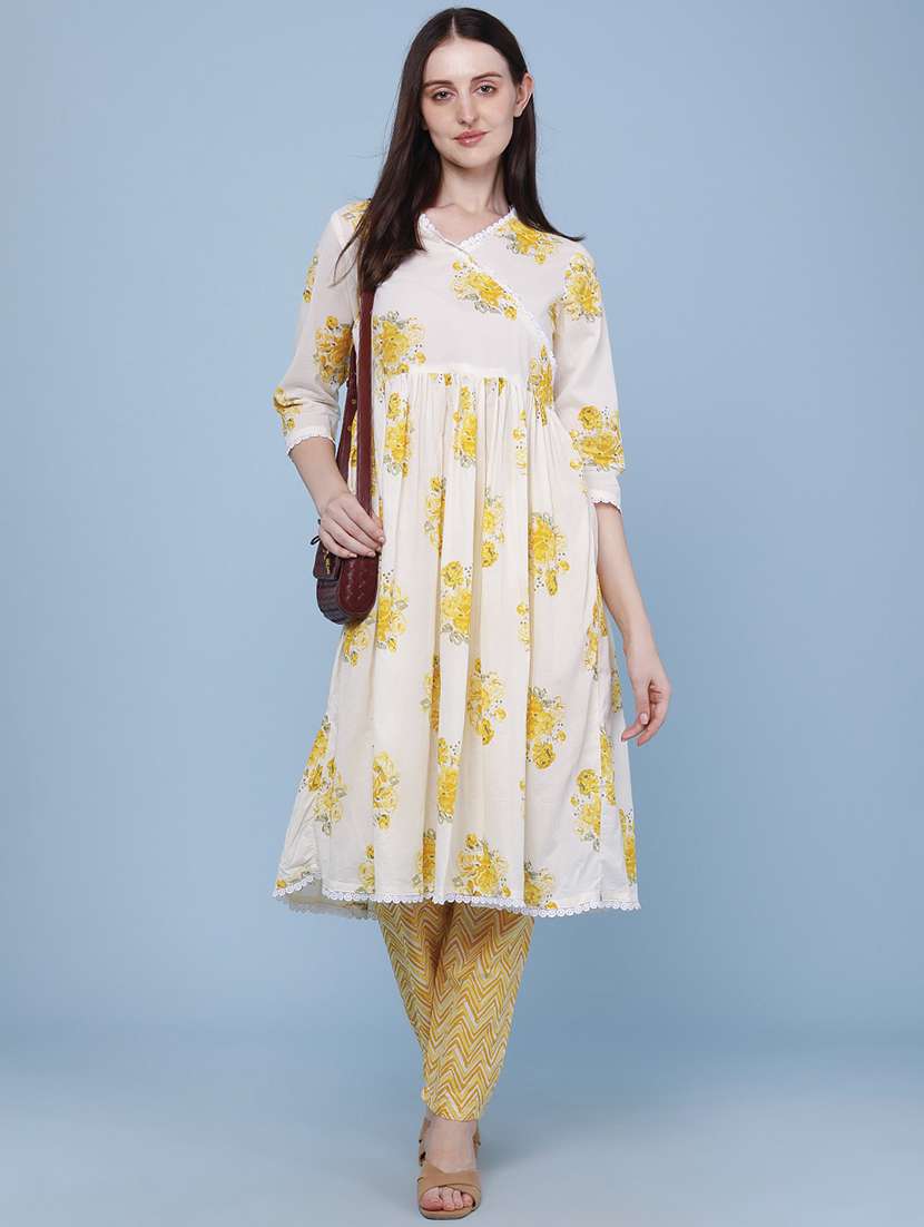 women printed three quarter sleeves kurta pant set