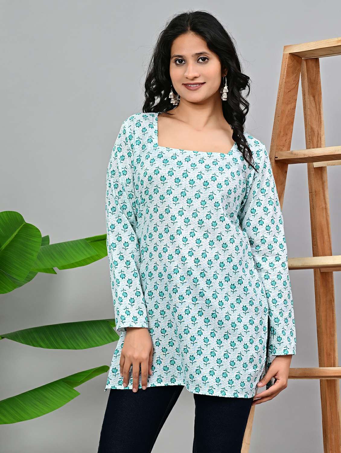 women floral printed long sleeve straight kurti