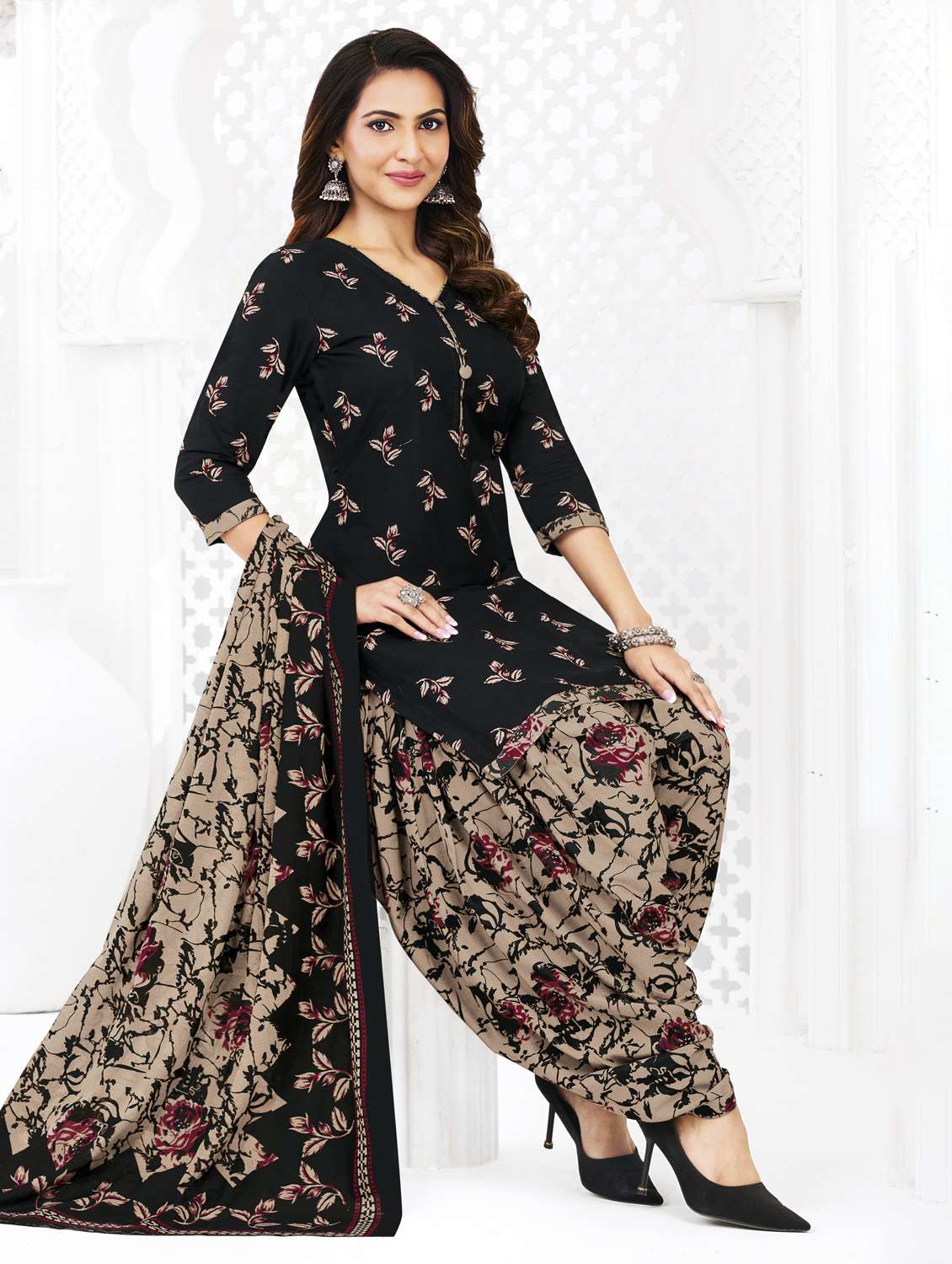 women printed three quarter sleeve kurta patiala with dupatta set