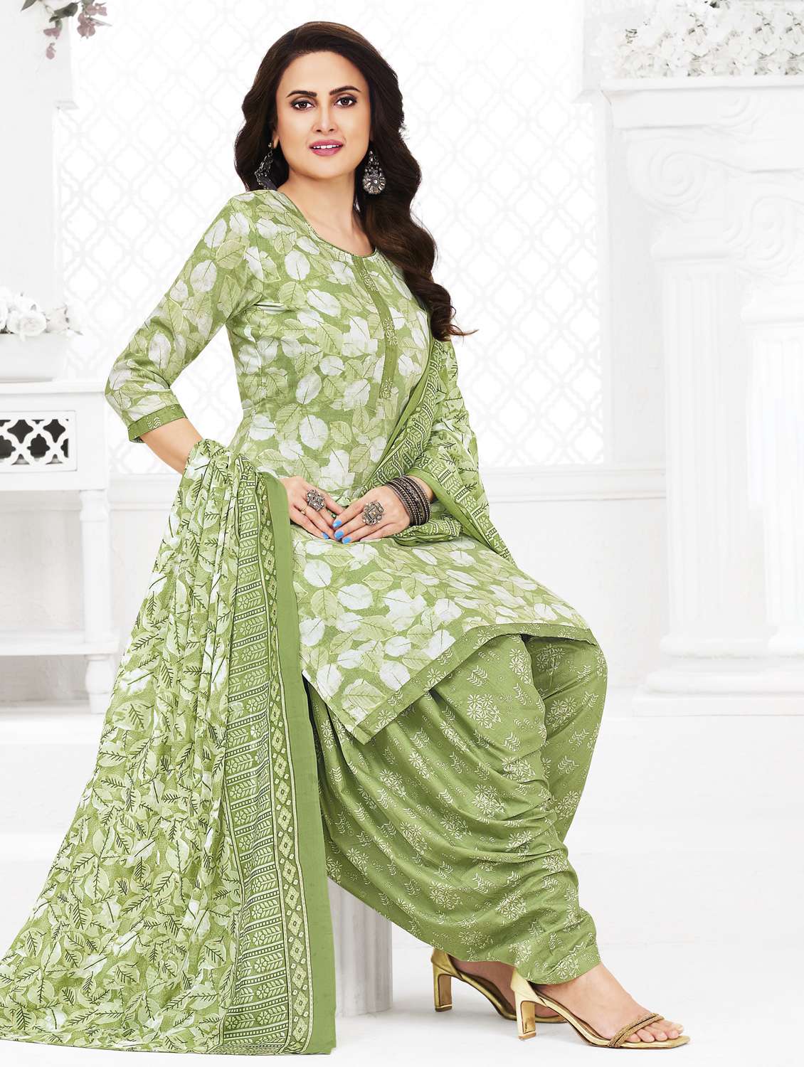 women printed three quarter sleeve kurta patiala with dupatta set