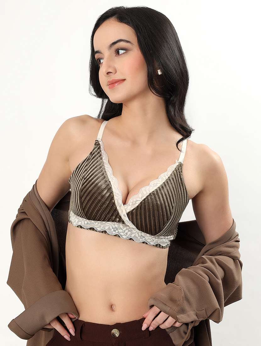 women self designed non wired laced t-shirt bra
