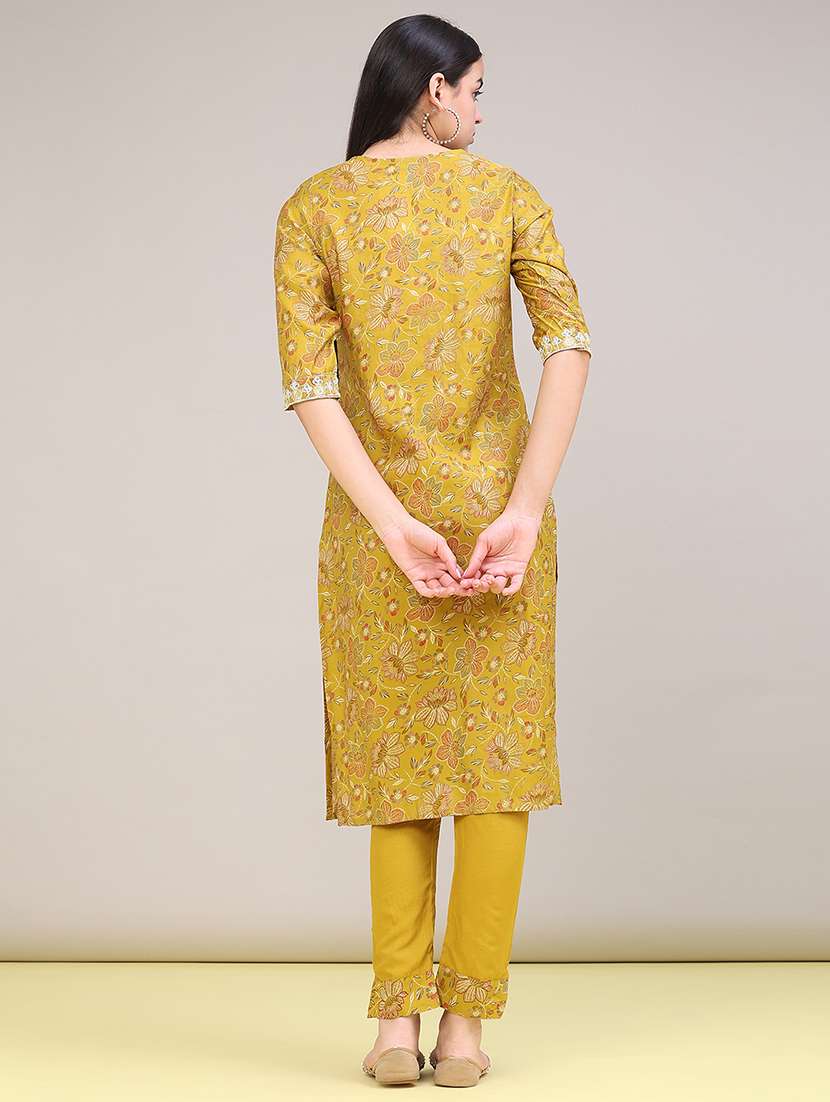 Women Embroidered Three Quarter Sleeve Kurta Pant Set - 22339932 -  Standard Image - 3