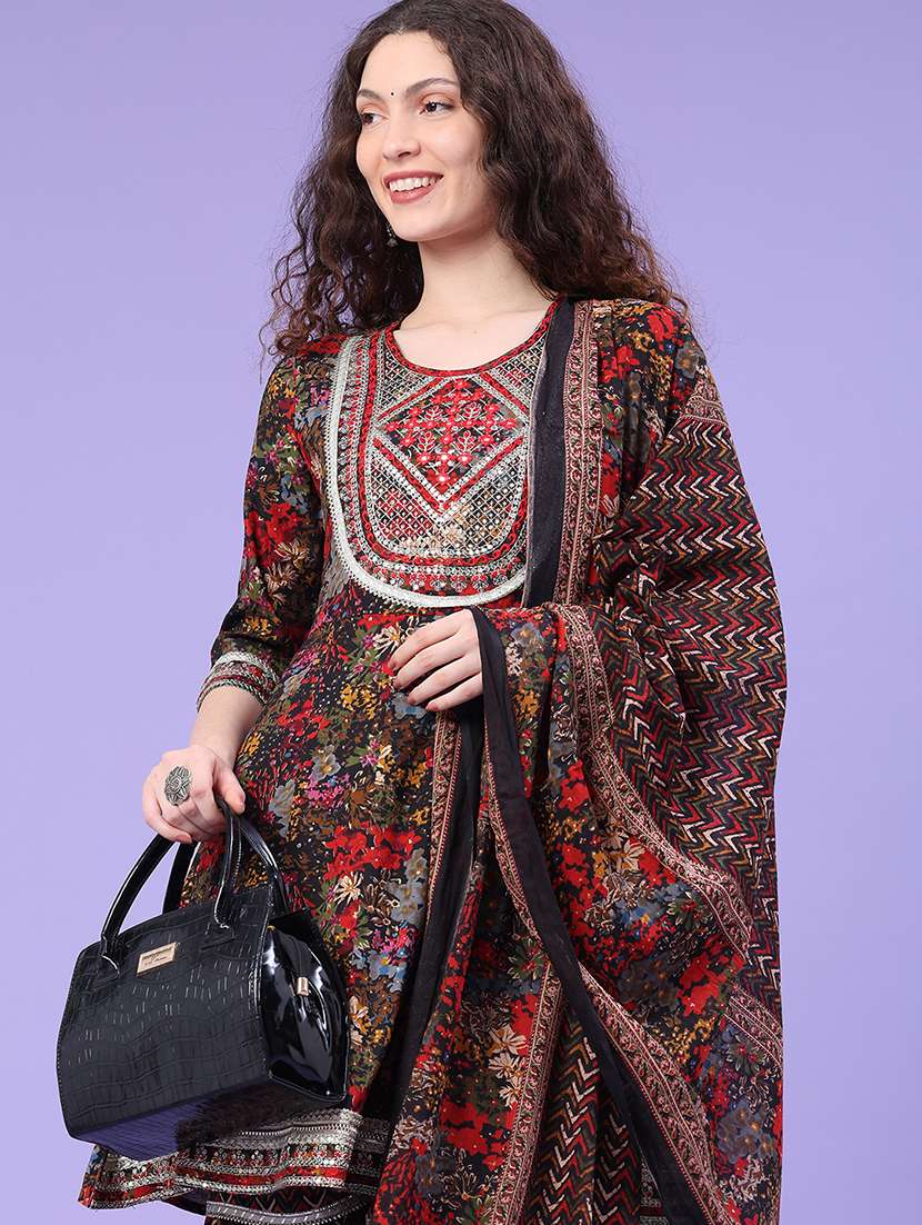 Women Printed Three Quarter Sleeve Kurta Sharara With Dupatta Set - 22340134 -  Standard Image - 3