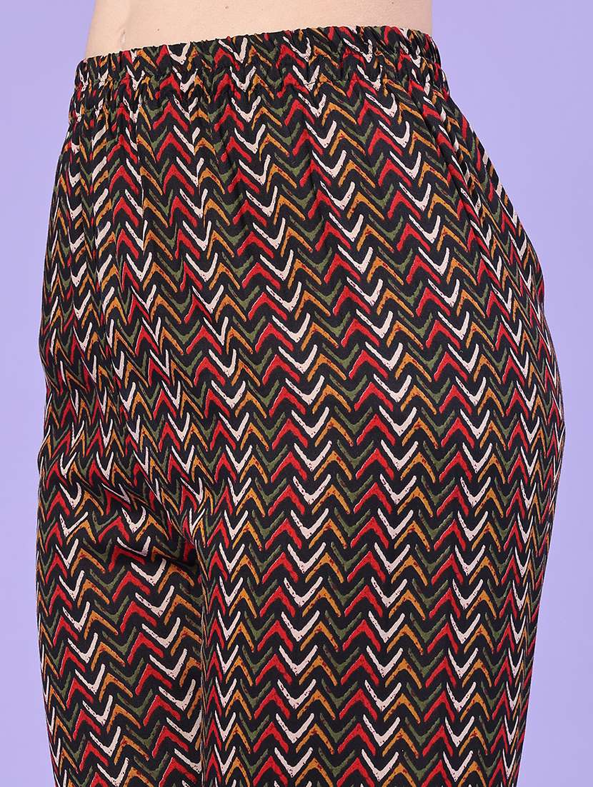 Women Printed Three Quarter Sleeve Kurta Sharara With Dupatta Set - 22340134 -  Standard Image - 5