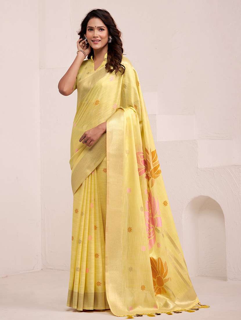 women self design bordered saree with blouse