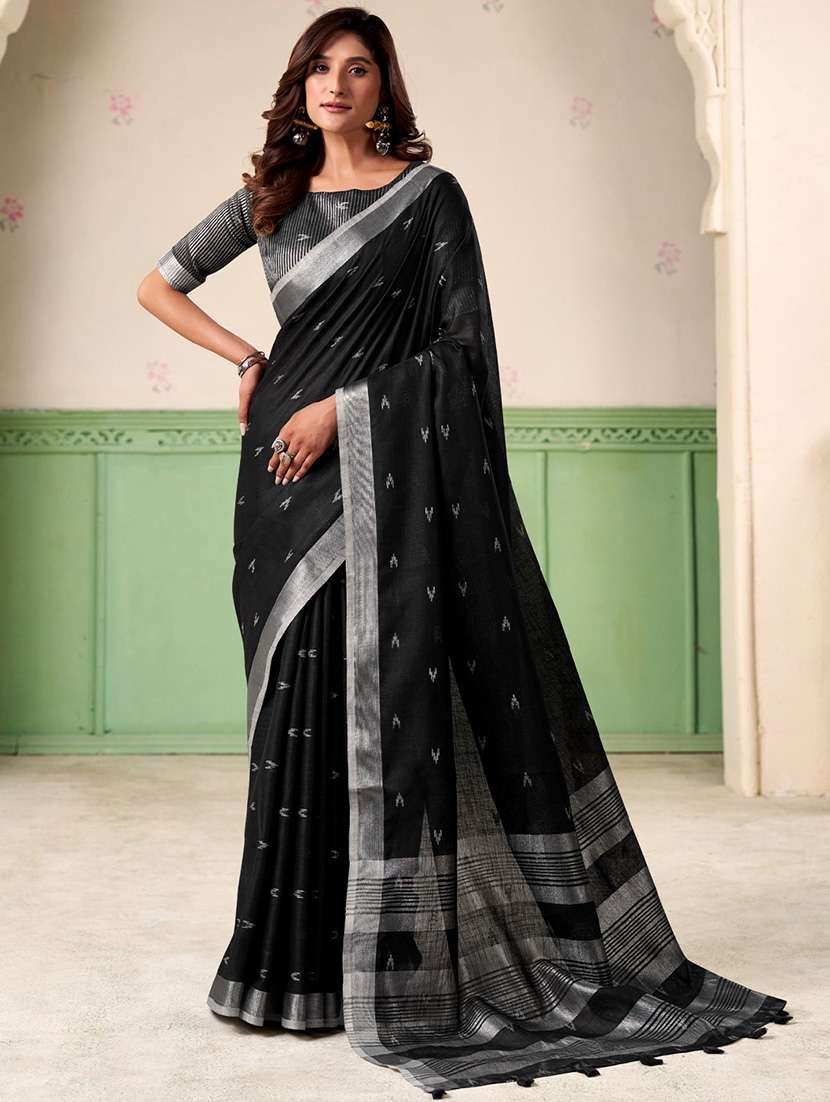 women self design bordered saree with blouse