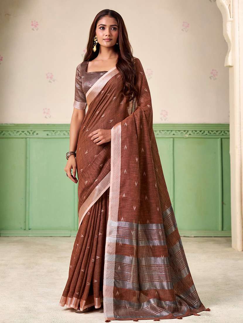 women self design bordered saree with blouse
