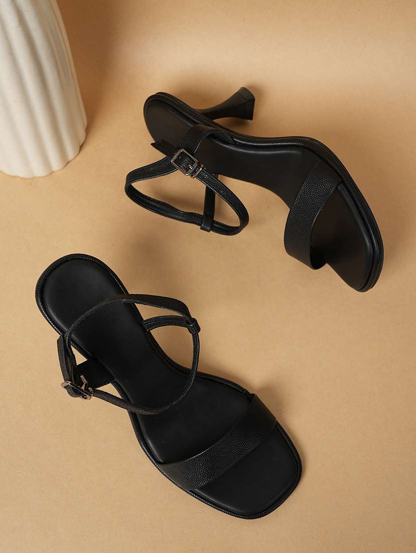 women solid back strap sandals