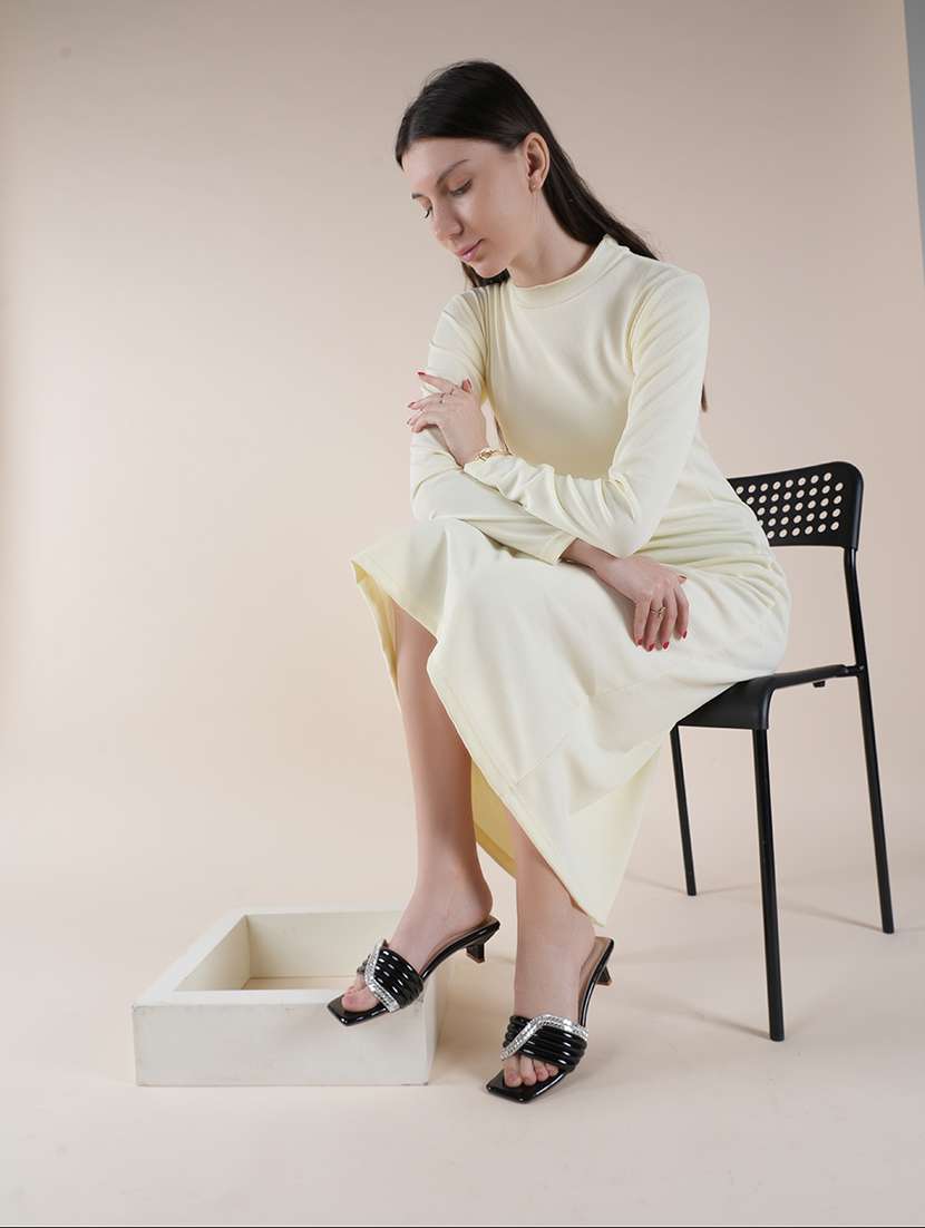 women slip on sandals - 22341337 -  Standard Image - 3