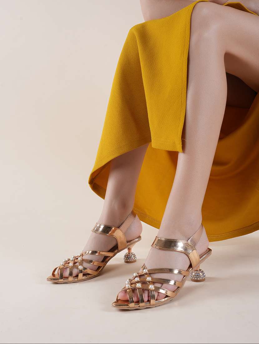 women solid beack strap heels - 22341364 -  Standard Image - 3