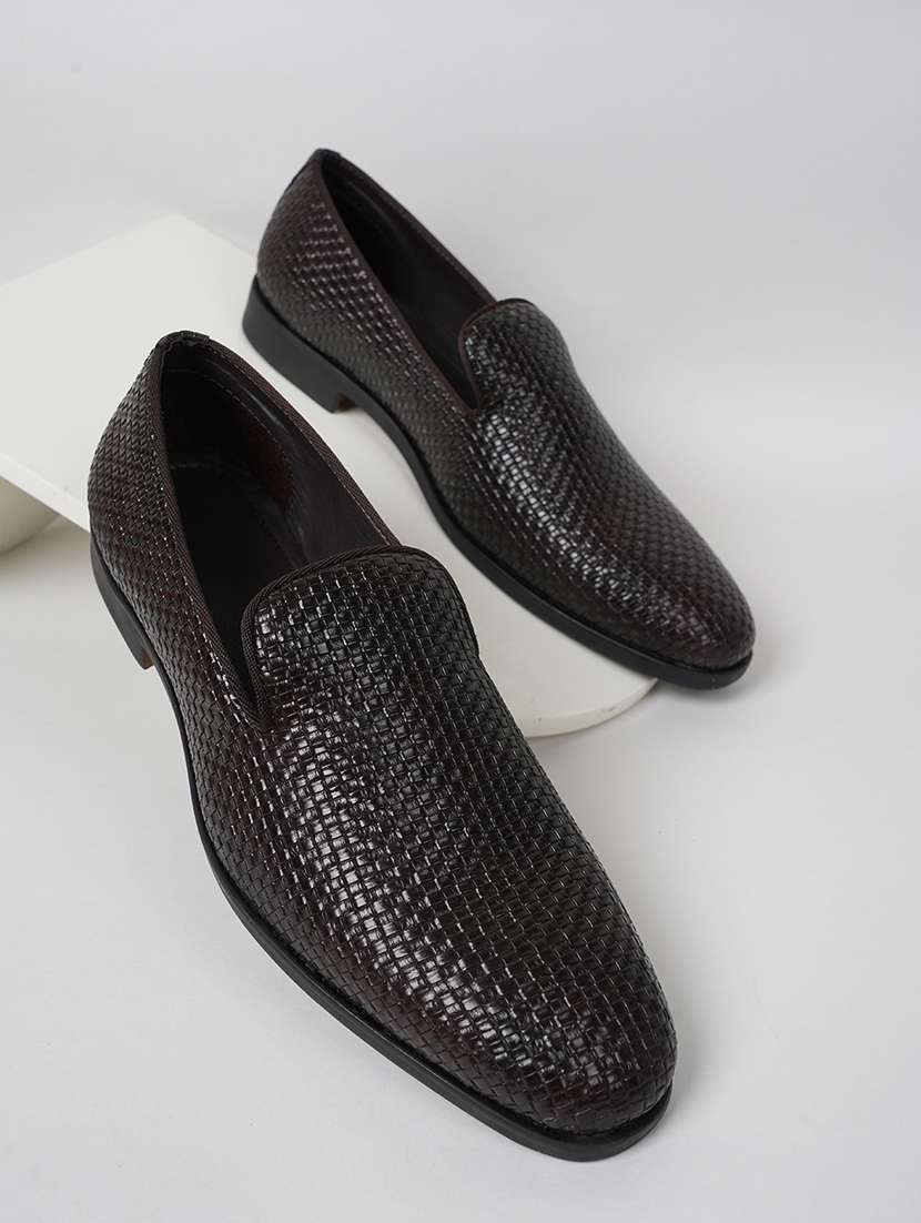 men textured slip on loafer
